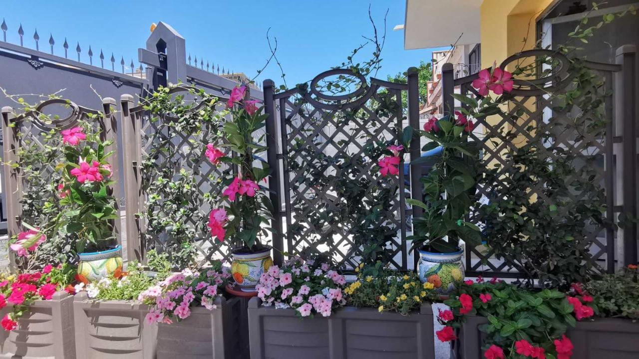 La Villa Trinacria Giardini Naxos Bagian luar foto